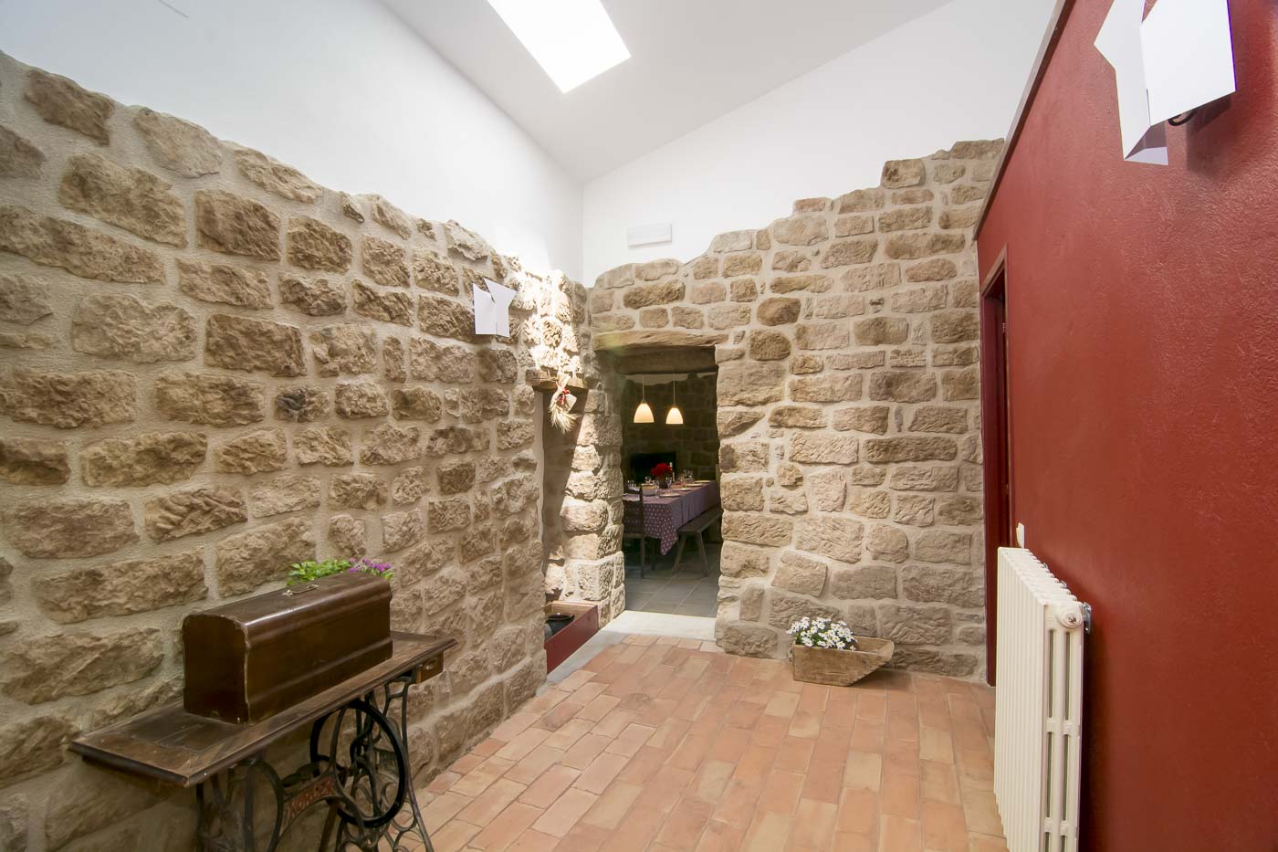 La propiedad es espaciosa y despejada  